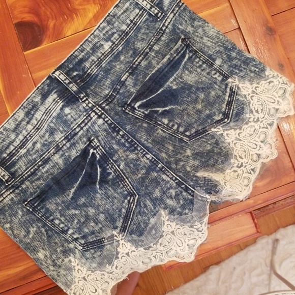 Acid wash jean shorts - Picture 2 of 2